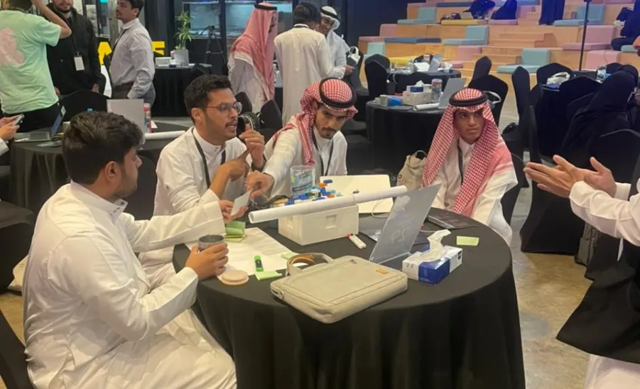 TWO OF MU'S TEAMS PARTICIPATE IN THE OXAGON HACKATHON - جامعة المجمعة