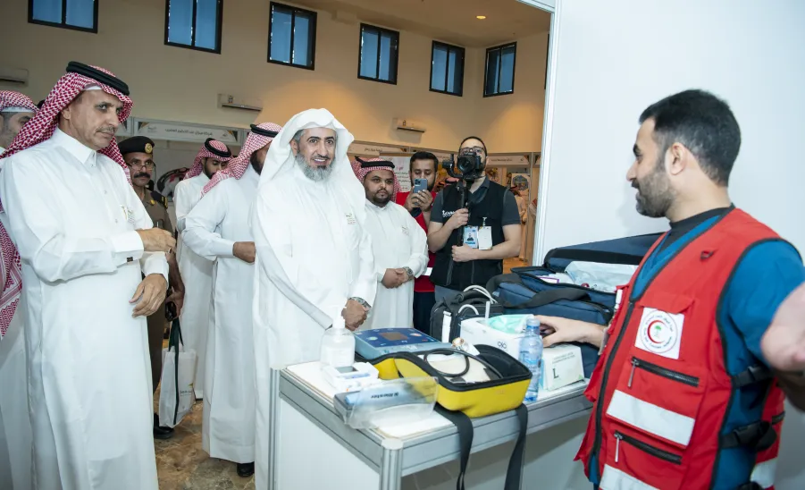 MU VICE-RECTOR LAUNCHES ROAD SAFETY AWARENESS EXHIBITION  - جامعة المجمعة 