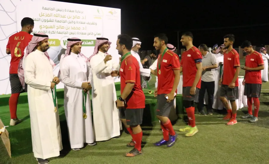فريق كلية الهندسة لكرة القدم يتوج بكأس بطولة رئيس الجامعة - "فريق كلية الهندسة لكرة القدم يتوج بكأس بطولة رئيس الجامعة"