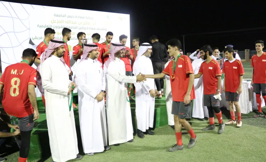 فريق كلية الهندسة لكرة القدم يتوج بكأس بطولة رئيس الجامعة - "فريق كلية الهندسة لكرة القدم يتوج بكأس بطولة رئيس الجامعة"