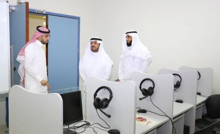 The dean visits the college branch in Zulfi 
 - fig4