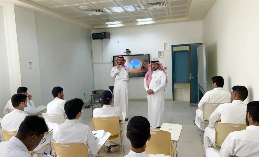 Follow up on the progress of mid-semester exams by the dean of the college
 - pic2