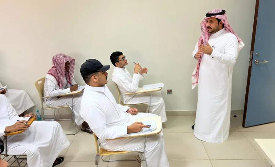 Follow up on the progress of mid-semester exams by the dean of the college
 - Pic1
