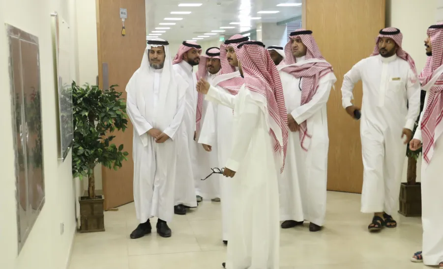 سعادة رئيس الجامعة يزور عمادة شؤون الطلاب - 1