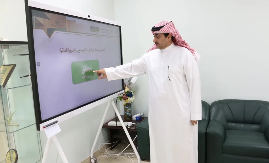 سعادة رئيس الجامعة يزور عمادة شؤون الطلاب - 3