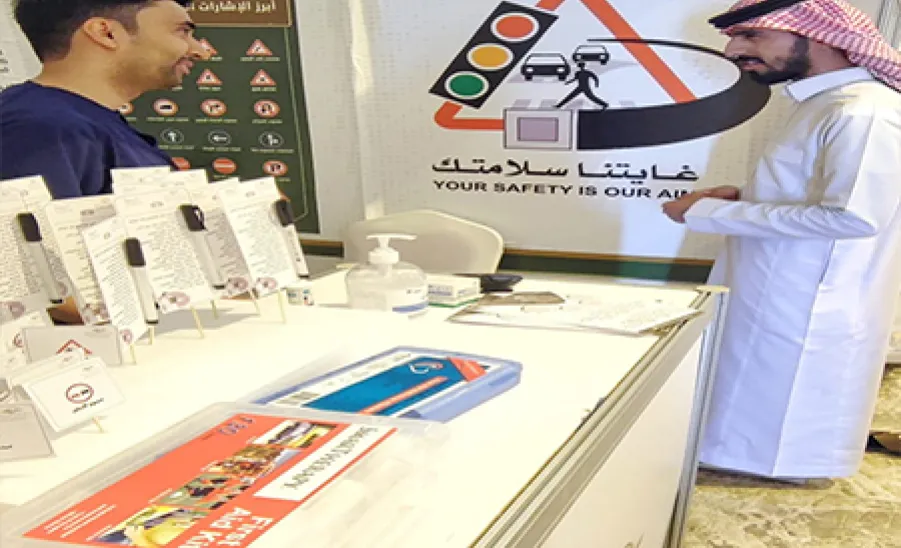 المركز الطبي الجامعي يشارك في معرض ( معاً للحد من الحوادث المرورية ) بمشاركة عددٍ من القطاعات الأمنية والصحية والتعليمية بمحافظة رماح - م