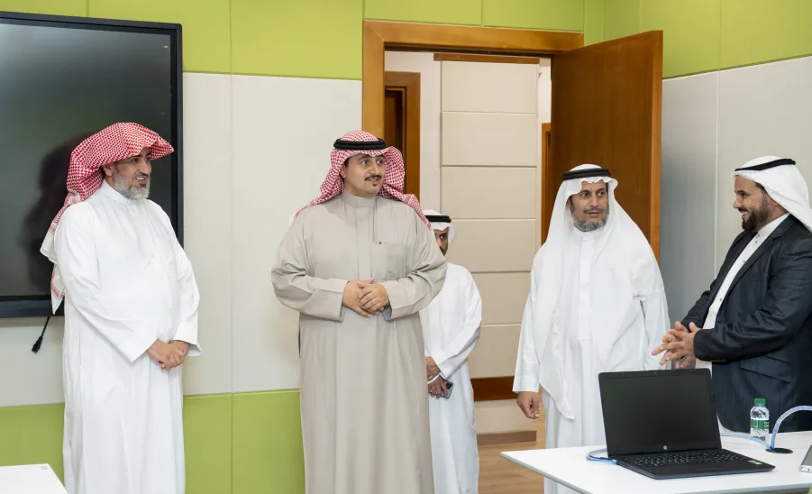 MU RECTOR OVERSEES FIRST PMD EXAM AT MU
 - جامعة المجمعة
