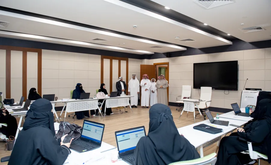 MU RECTOR OVERSEES FIRST PMD EXAM AT MU
 - جامعة المجمعة