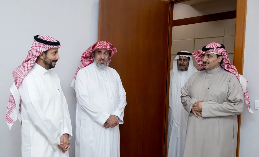 MU RECTOR OVERSEES FIRST PMD EXAM AT MU
 - جامعة المجمعة