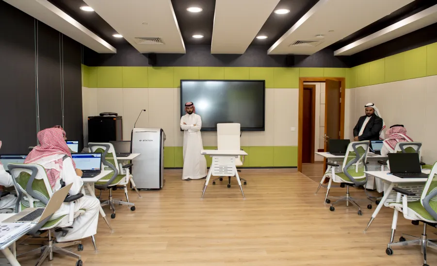 MU RECTOR OVERSEES FIRST PMD EXAM AT MU
 - جامعة المجمعة