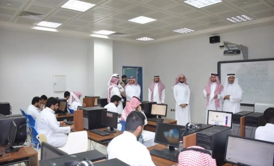 The vice-rector for educational affairs visit the college of education  - زيارة سعادة وكيل الجامعة للشؤون التعليمية أ.د محمد بن صالح العبودي لكلية التربية للوقوف على سير الاختبارات النهائية الإلكترونية 