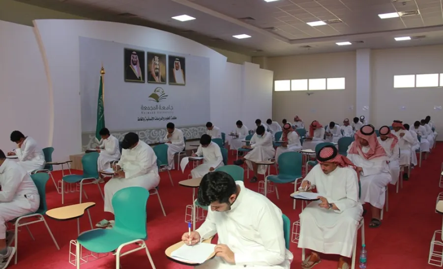 سعادة  رئيس اللجنة الدائمة لمجلس الكلية يتفقد سير الاختبارات النهائية - سعادة  رئيس اللجنة الدائمة لمجلس الكلية يتفقد سير الاختبارات النهائية