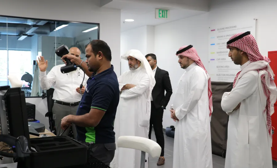 MU INTERNATIONAL PROSTHETIC REHABILITATION CENTER SIGNS AN AGREEMENT WITH MOBILIS FOR MEDICAL PRODUCTS - جامعة المجمعة 