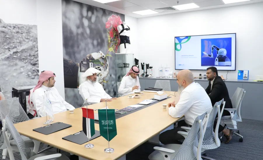MU INTERNATIONAL PROSTHETIC REHABILITATION CENTER SIGNS AN AGREEMENT WITH MOBILIS FOR MEDICAL PRODUCTS - جامعة المجمعة 