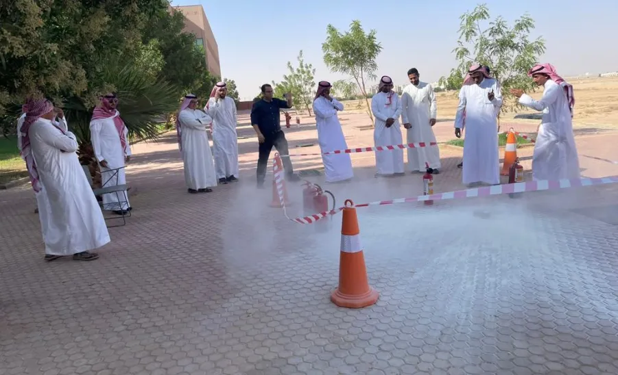 Safety Department conducts a training course on how to use safety tools
 -  السلامة: تُنفذ دورة تدريبية عن كيفية استخدام وسائل السلامة