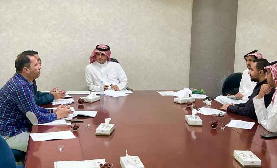 The Vice Dean for Educational Affairs meets members of the English Language Unit
 - figx