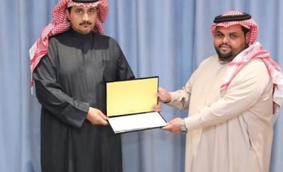 رئيس الجامعة يكرم الإدارة العامة للخدمات نظير جهودها في الأعمال التطوعية  - رررر