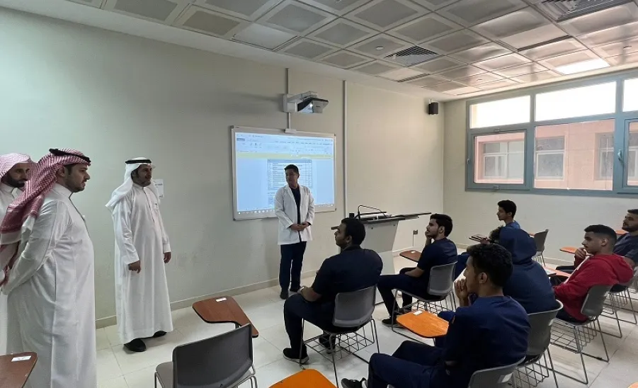 Vice Rector for Educational Affairs inspects the university's colleges  -  زيارات الدكتور العبودي