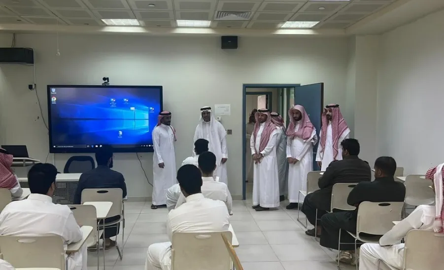 Vice Rector for Educational Affairs inspects the university's colleges  -  زيارات الدكتور العبودي