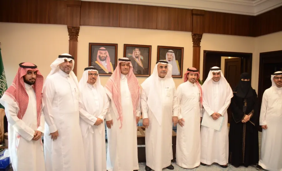 DEAN OF INSTITUTE OF STUDIES AND CONSULTING STUDIES MEETS EASTERN REGIONAL SECRETARY - جامعة المجمعة