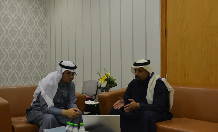 Dr. Al-Rumaih reviews the goals and controls of data management specifications 
 - اللقاء1