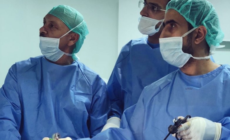 فريق طبي من الجامعة ينجح في إجراء أول عملية استئصال للكلية بالمنظار