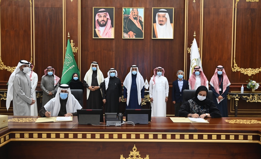 الجامعة توقع اتفاقية تعاون مع شركة كوكاكولا السعودية لتعبئة المرطبات .