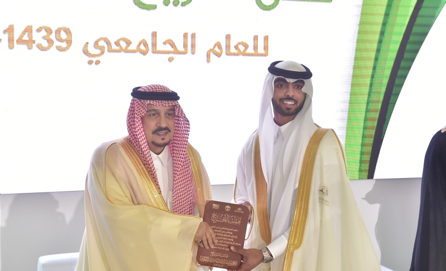 الجامعة تحتفل بتخريج الدفعة العاشرة من طلابها برعاية سمو أمير منطقة الرياض