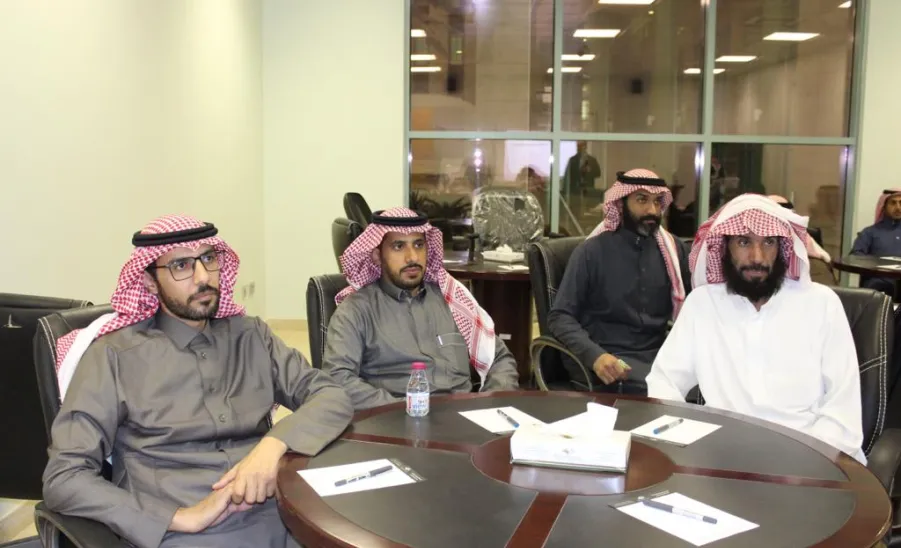 العمادة تقيم دورة برنامج ذكاء الأعمال لمنسوبيها - 2