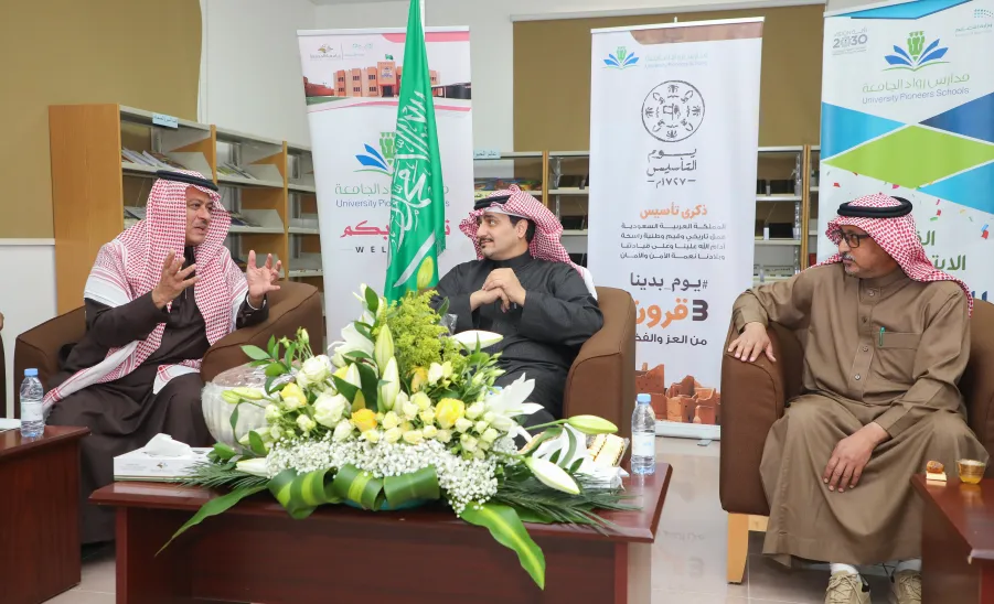 MU RECTOR VISITS PIONEERS SCHOOL  - جامعة المجمعة 