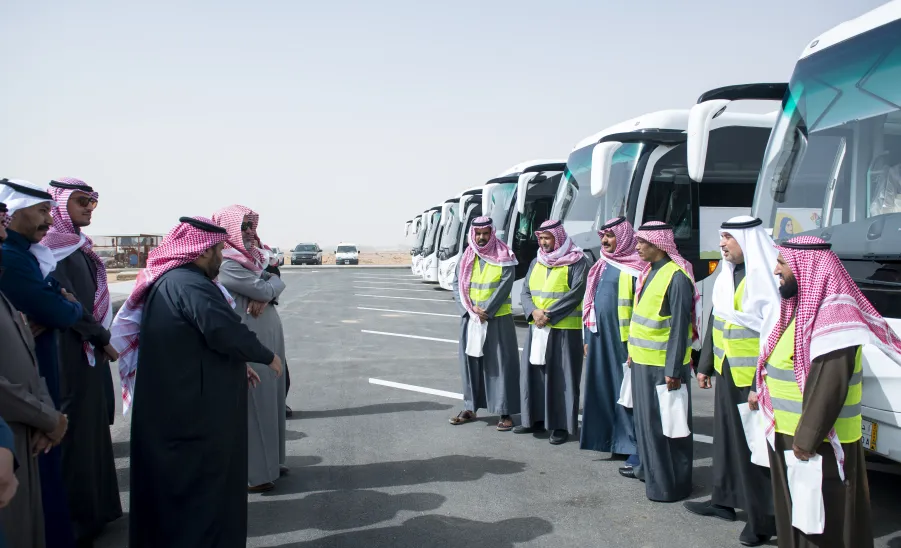 Prof. Al-Dosari conducts a tour of inspection to administrative complex of service  -  أ.د مسلّم الدوسري يقوم بزيادة تفقدية لمجمع مبنى الإدارات الخدمية ويدَشَّنَ عدد من خدماتها