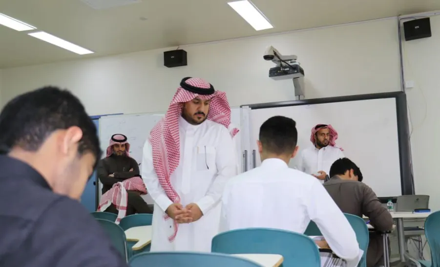 CEO of Applied College inspects the progress of final exams and visits the Coordination in Zulfi. - fig1