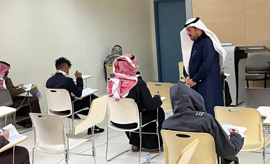 CEO of Applied College inspects the progress of final exams for second semester - academic year 1444 -  fig4