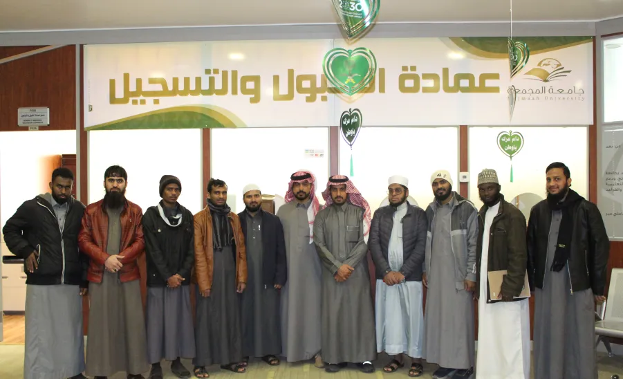 رئيس قسم المنح الدراسية يلتقي بطلاب المنح الخريجين - 3