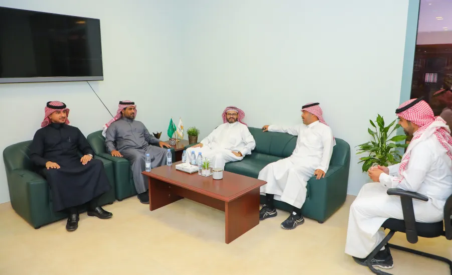Dean of Dentistry College visit the Media Center  -  #