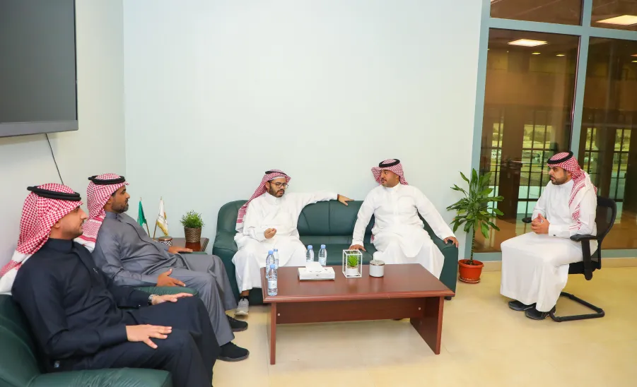 Dean of Dentistry College visit the Media Center  -  #