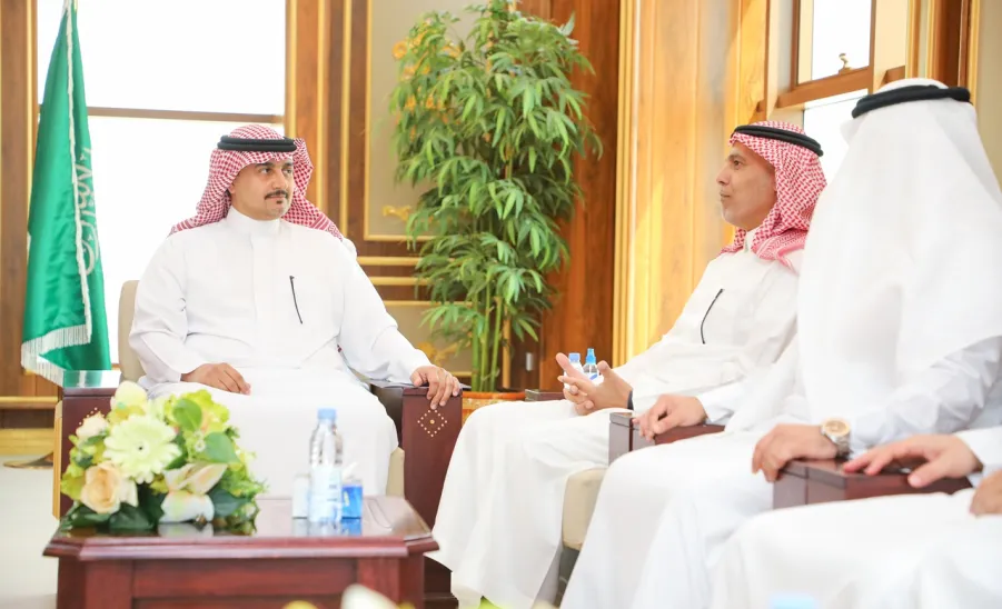 MU SIGNS MOU WITH NASEEJ ON TRAINING AND RECRUITMENT - جامعة المجمعة 