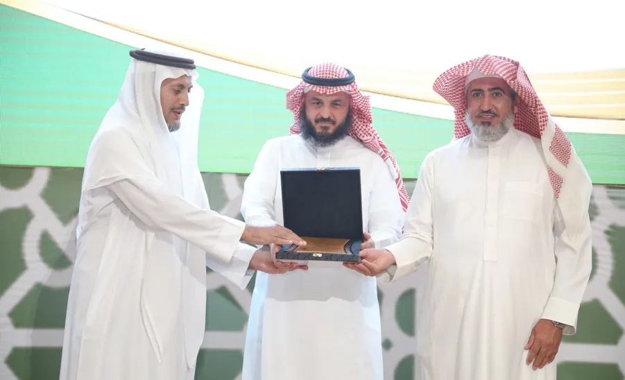 الجامعة تكرم الفائزين في مسابقتي حفظ القرآن الكريم والسنة النبوية للعام الجامعي 1444هـ و الفائزين في بطولة الجامعة للخطابة . - جامعة المجمعة 