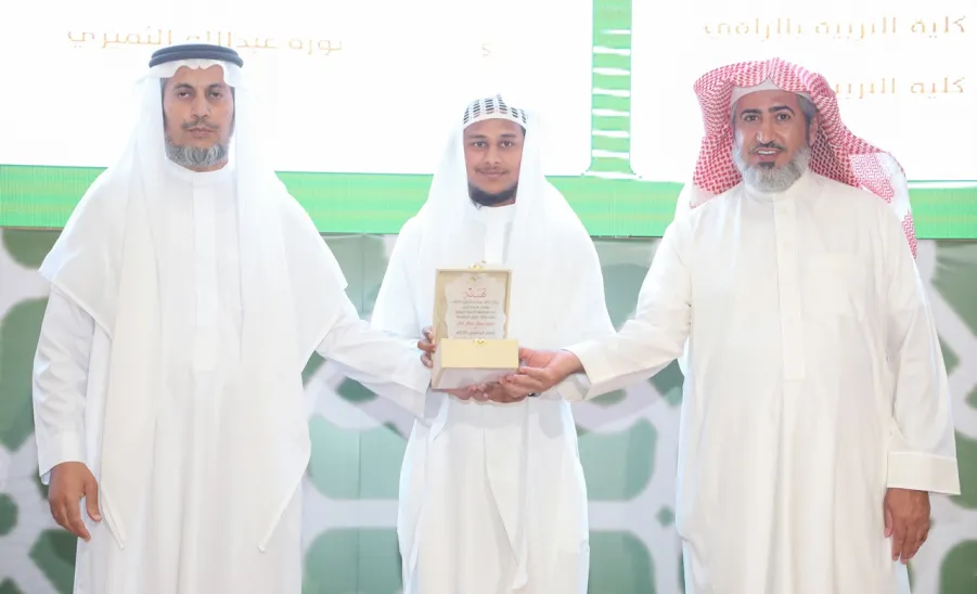 الجامعة تكرم الفائزين في مسابقتي حفظ القرآن الكريم والسنة النبوية للعام الجامعي 1444هـ و الفائزين في بطولة الجامعة للخطابة . - جامعة المجمعة 