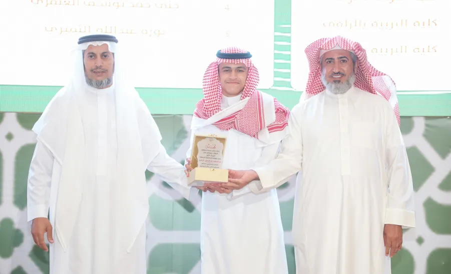 الجامعة تكرم الفائزين في مسابقتي حفظ القرآن الكريم والسنة النبوية للعام الجامعي 1444هـ و الفائزين في بطولة الجامعة للخطابة . - جامعة المجمعة 