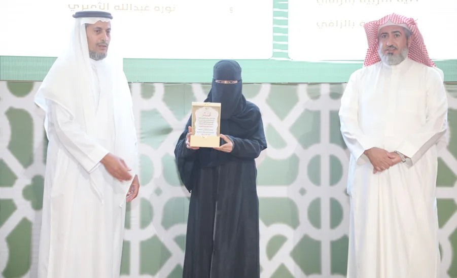 الجامعة تكرم الفائزين في مسابقتي حفظ القرآن الكريم والسنة النبوية للعام الجامعي 1444هـ و الفائزين في بطولة الجامعة للخطابة . - جامعة المجمعة 
