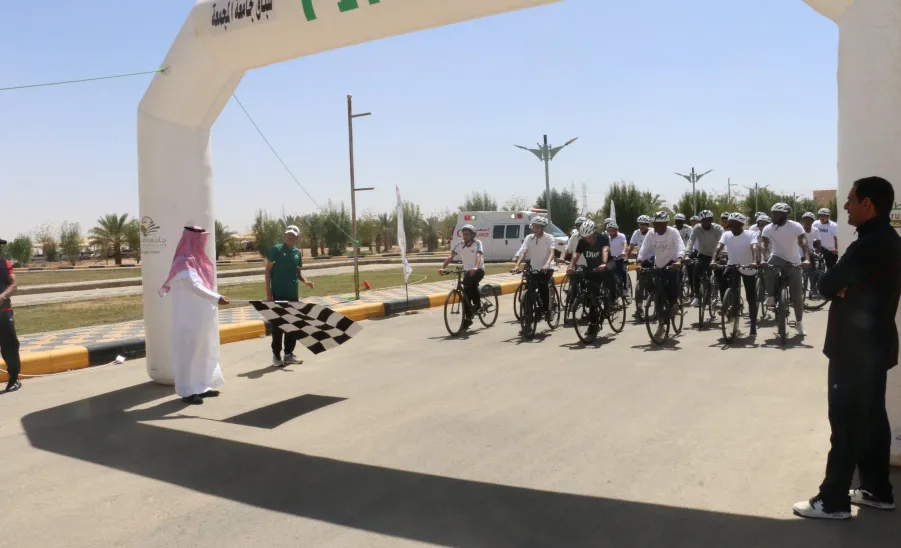 رئيس الجامعة يرعى بطولة الجامعة الأولى للدراجات الهوائية - 1