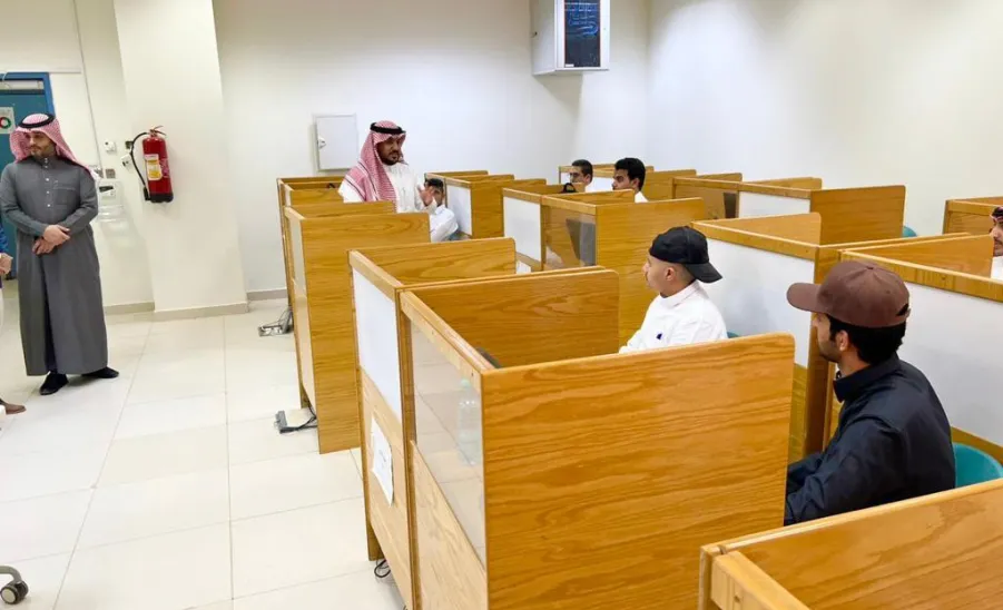 CEO of the Applied College is monitoring the progress of the educational process  -  fif1