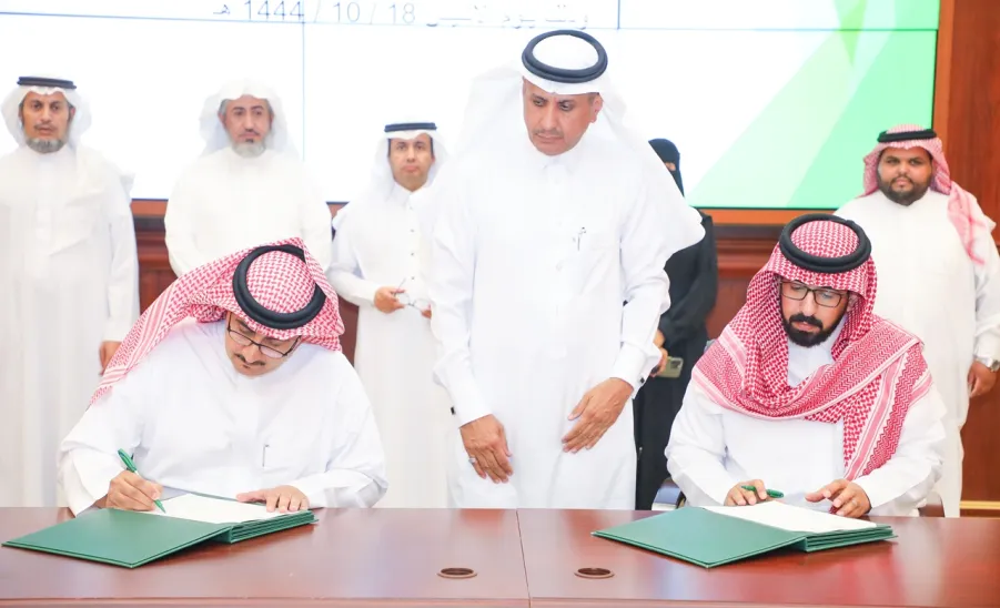MU SIGNS FOUR OPERATIONAL AND DEVELOPMENTAL CONTRACTS  - جامعة المجمعة 