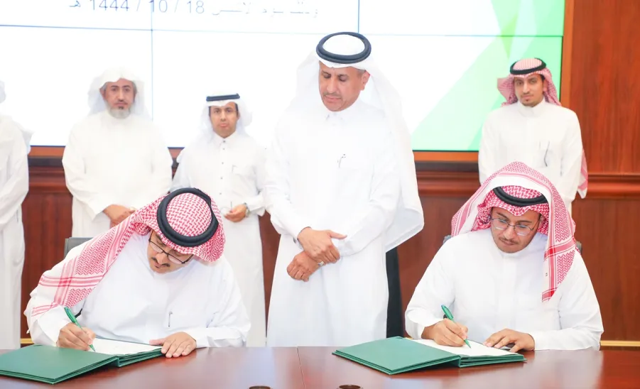 MU SIGNS FOUR OPERATIONAL AND DEVELOPMENTAL CONTRACTS  - جامعة المجمعة 