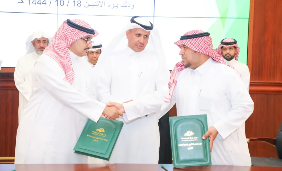 MU SIGNS FOUR OPERATIONAL AND DEVELOPMENTAL CONTRACTS  - جامعة المجمعة 