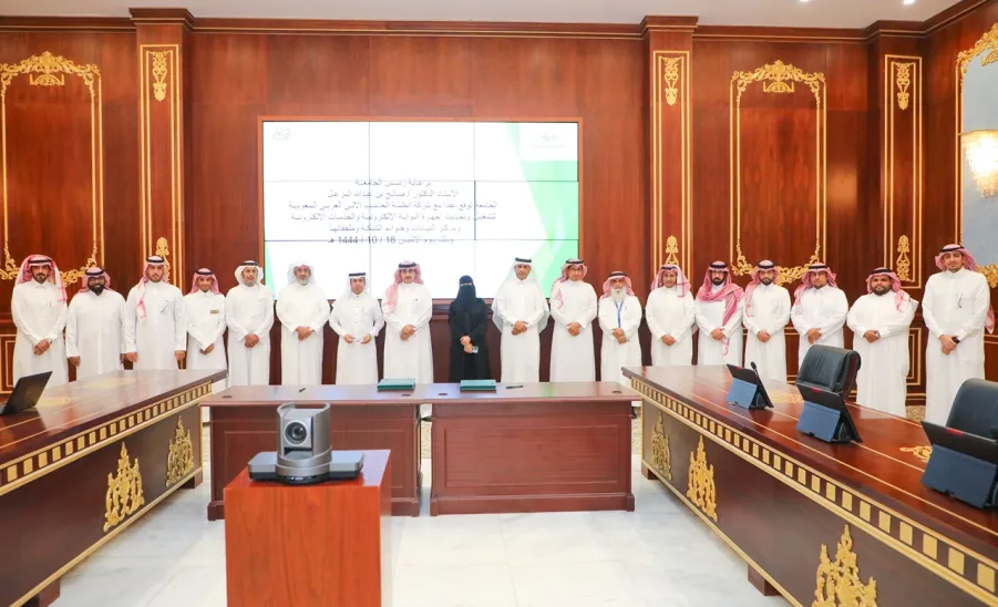 MU SIGNS FOUR OPERATIONAL AND DEVELOPMENTAL CONTRACTS  - جامعة المجمعة 