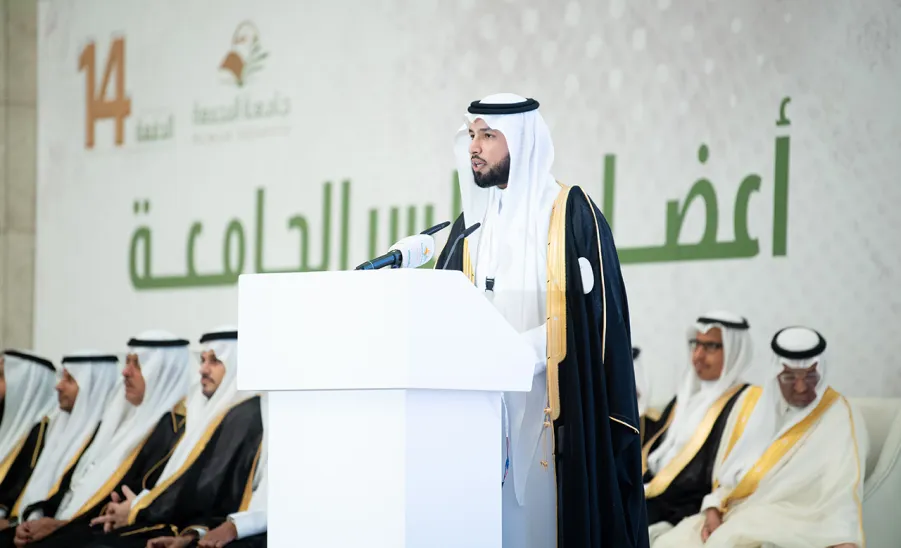RIYADH GOVERNOR PATRONIZES MU'S GRADUATION CEREMONY - جامعة المجمعة 