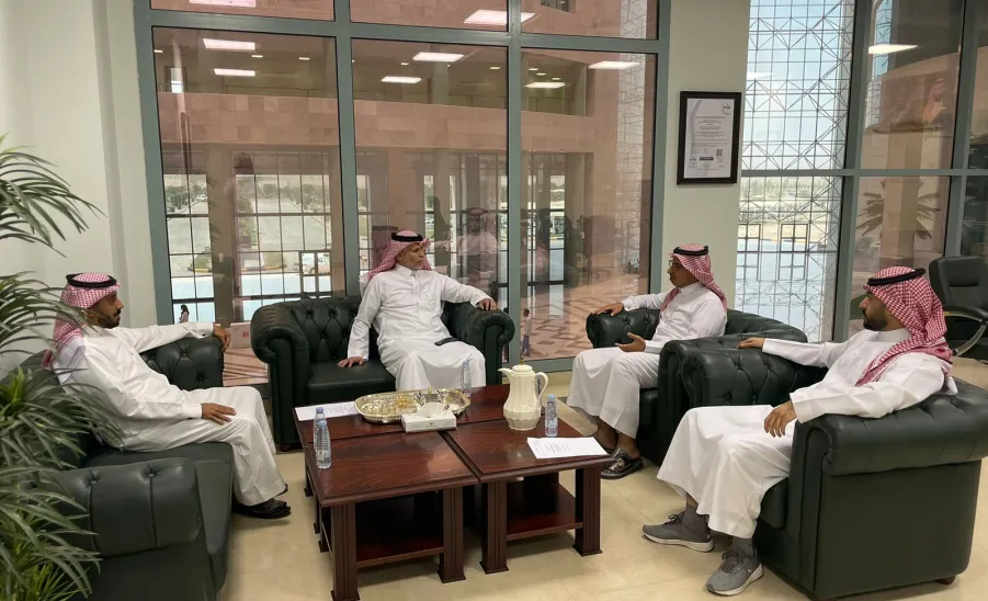 Director of Relations and Conferences visits the Dean of Information Technology - صورة الاجتماع 