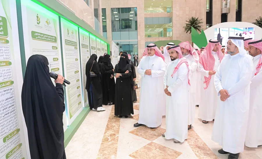 MU RECTOR AWARDS WINNERS IN THE 5TH STUDENT FORUM - جامعة المجمعة